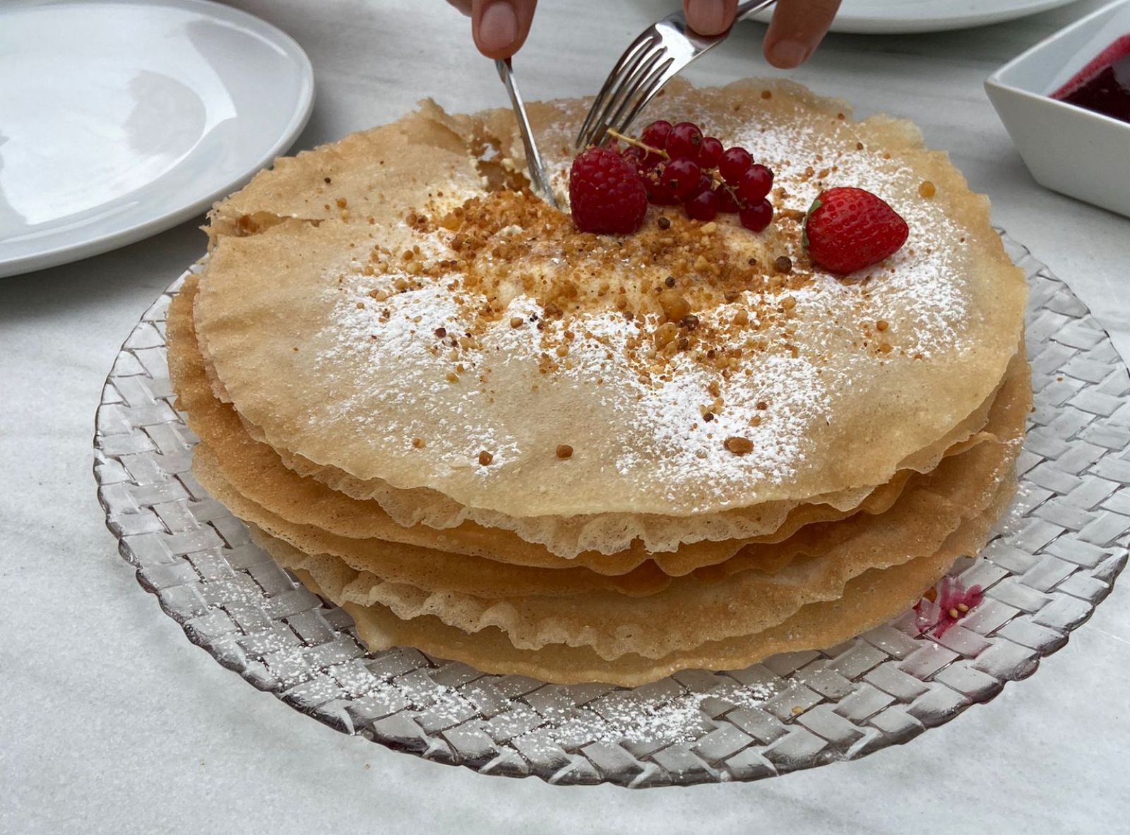 Receta de tarta árabe con nata y frutos rojos