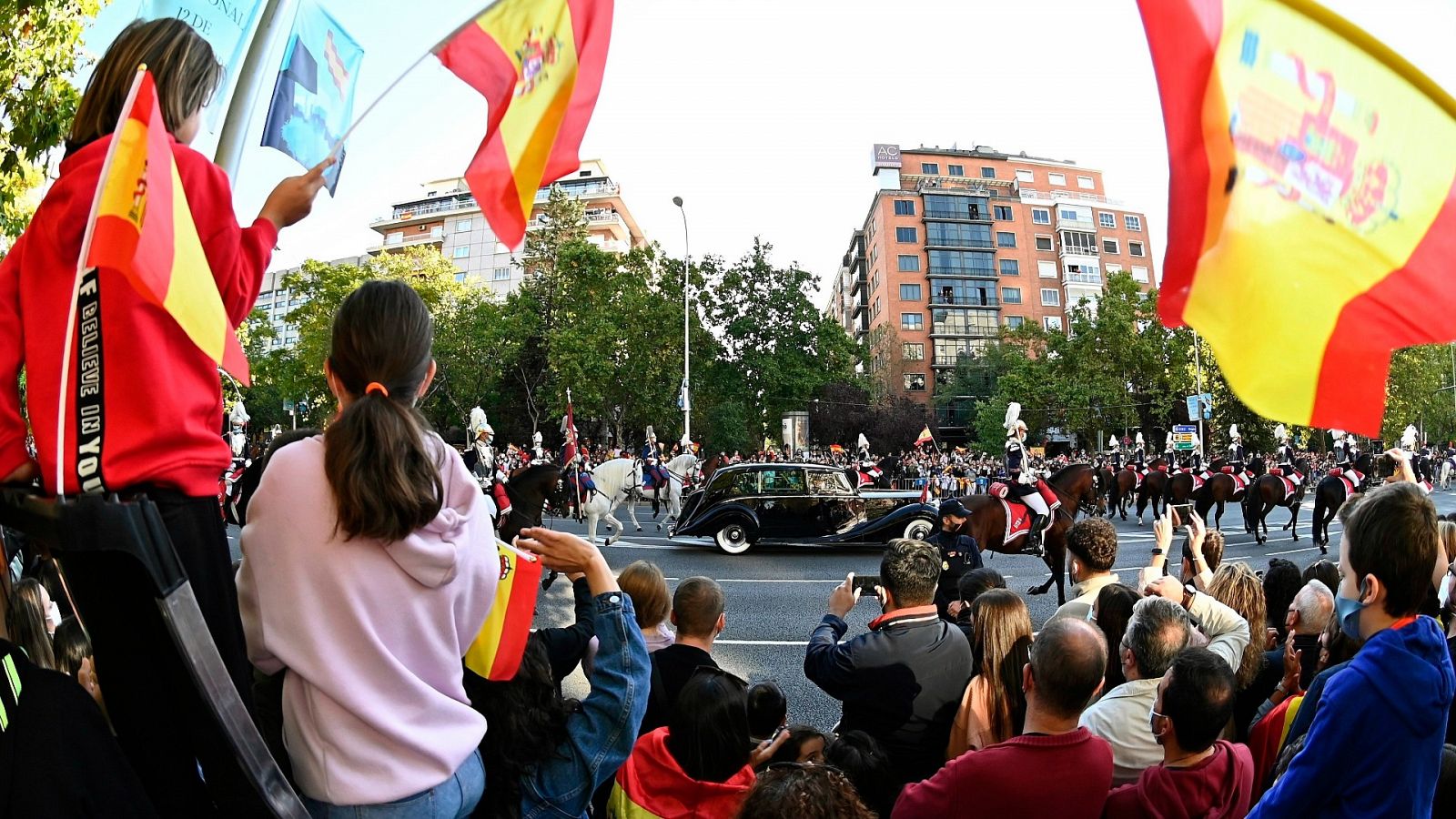 Imágenes del desfile de la Fiesta Nacional del 12 de octubre de 2021