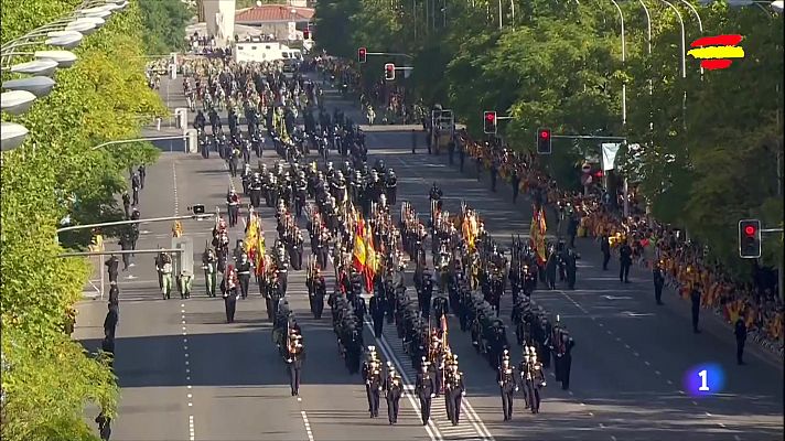 Centenars de persones es manifesten a Barcelona per commemorar el 12 d'octubre