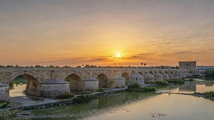 Predominio de la situación anticiclónica, con cielos poco nubosos o con nubes altas, más abundantes en la mitad sur peninsular