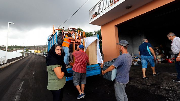 800 vecinos abandonan el barrio de La Laguna ante el avance de la lava