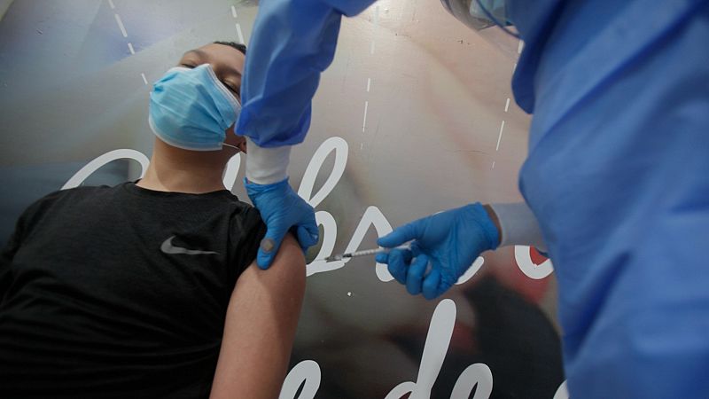 Carolina Darias: "Es absolutamente factible la combinación de la vacunación de la COVID con la de la gripe"