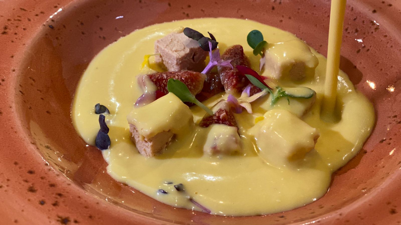 Aprendemos a elaborar ajo blanco con mango