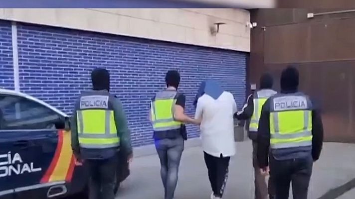 Telediario 2 - La Policía desarticula una célula yihadista en Barcelona y Madrid