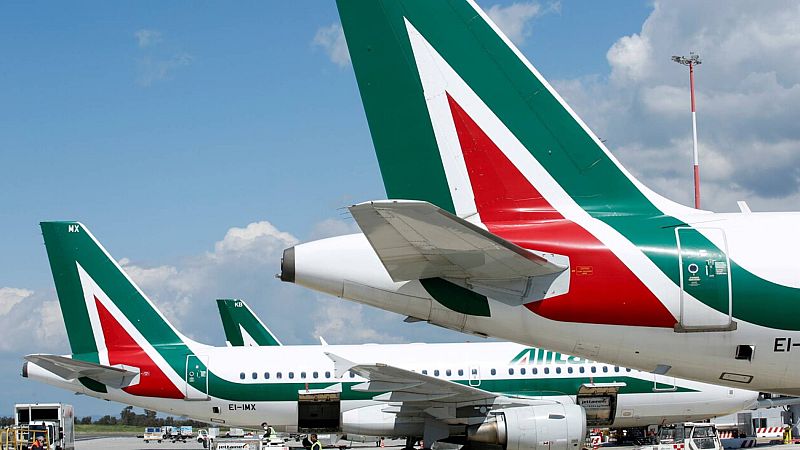 La compañía aérea Alitalia desaparece tras 74 años y millones de pérdidas por la pandemia