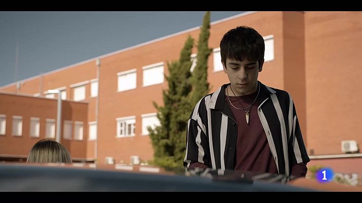 Telediario 1 - Regresa a RTVE el profesor más controvertido de la ficción con la serie 'HIT'