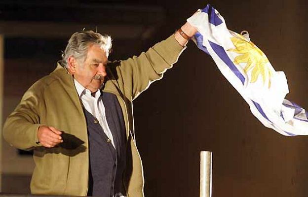  - Mujica gana sin mayoría absoluta
