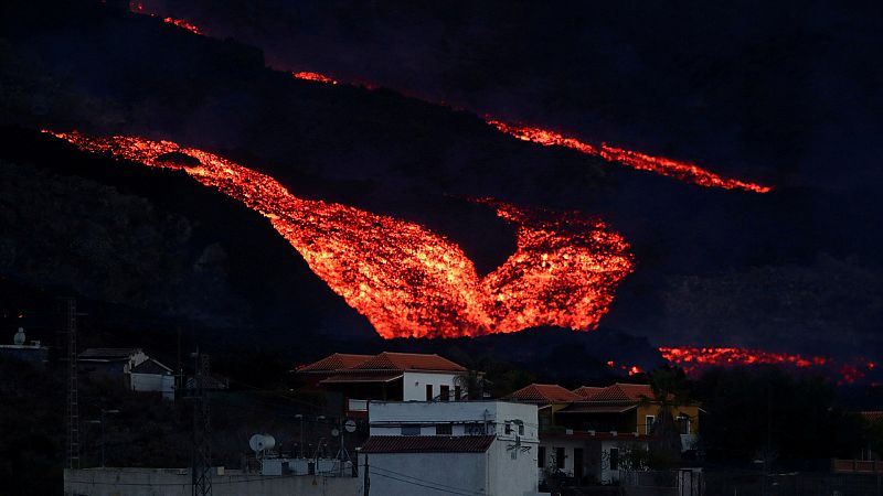 El volcán de La Palma abre una nueva boca eruptiva