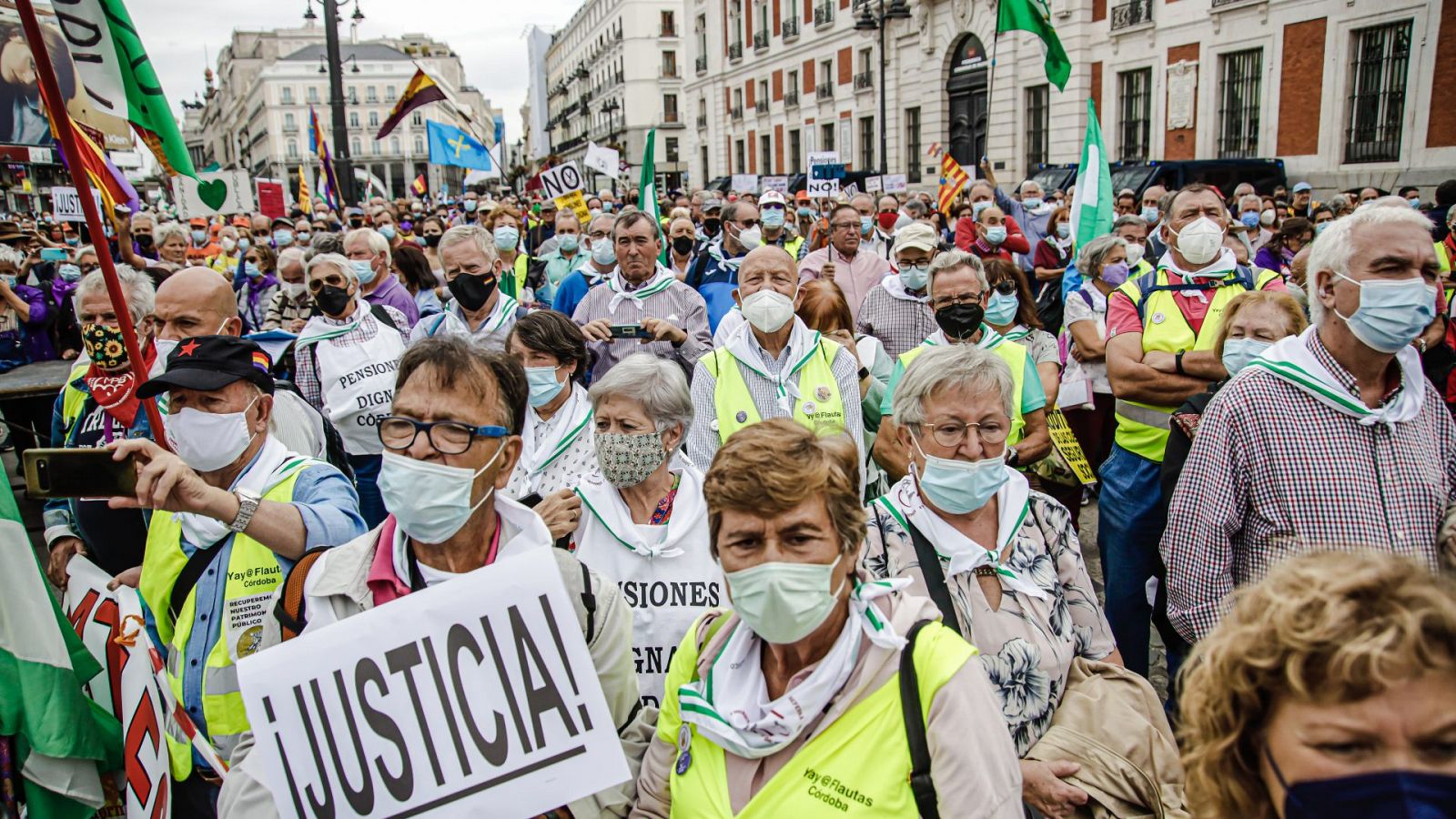 Miles de personas reivindican en Madrid una mejora de las pensiones