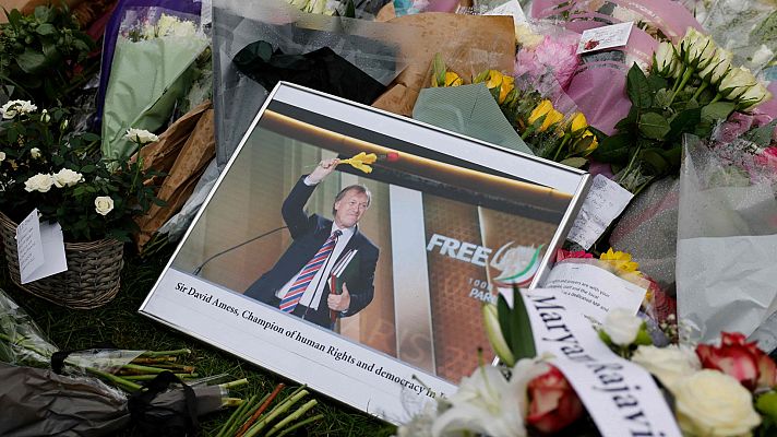 Telediario Fin de Semana - Investigan como terrorismo el asesinato del diputado británico David Amess