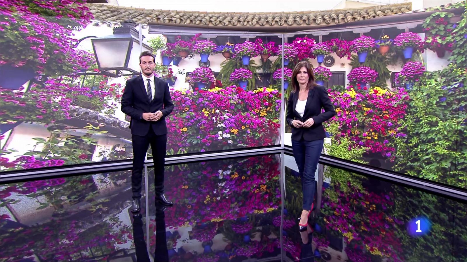 El colorido y el encanto de los patios cordobeses - RTVE.es