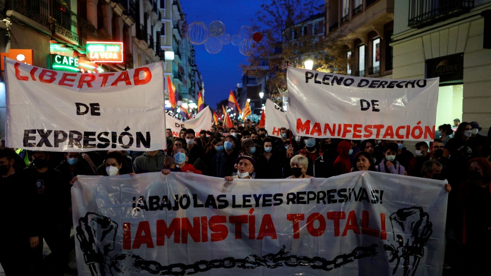 Manifestación antisistema en Madrid para protestar por las "leyes represivas del estado"- RTVE.es | Ver