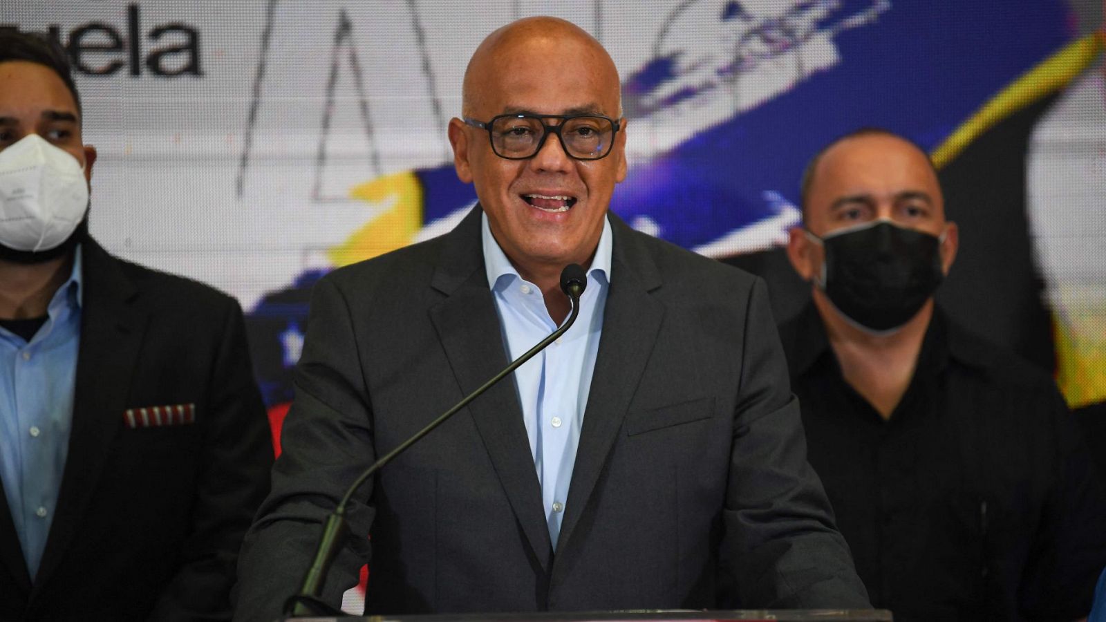 Telediario Fin de Semana: El Gobierno venezolano interrumpe el diálogo con la oposición tras la extradición de Álex Saab a Estados Unidos | RTVE Play