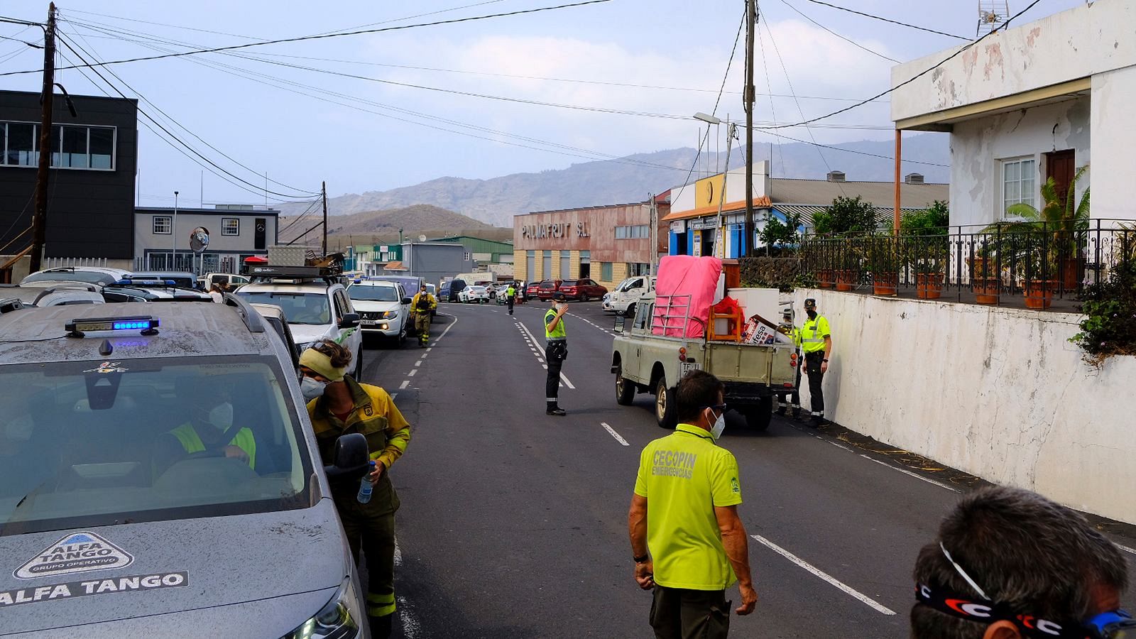 Telediario Fin de Semana: Los niños de los municipios desalojados por la erupción vuelven al cole | RTVE Play