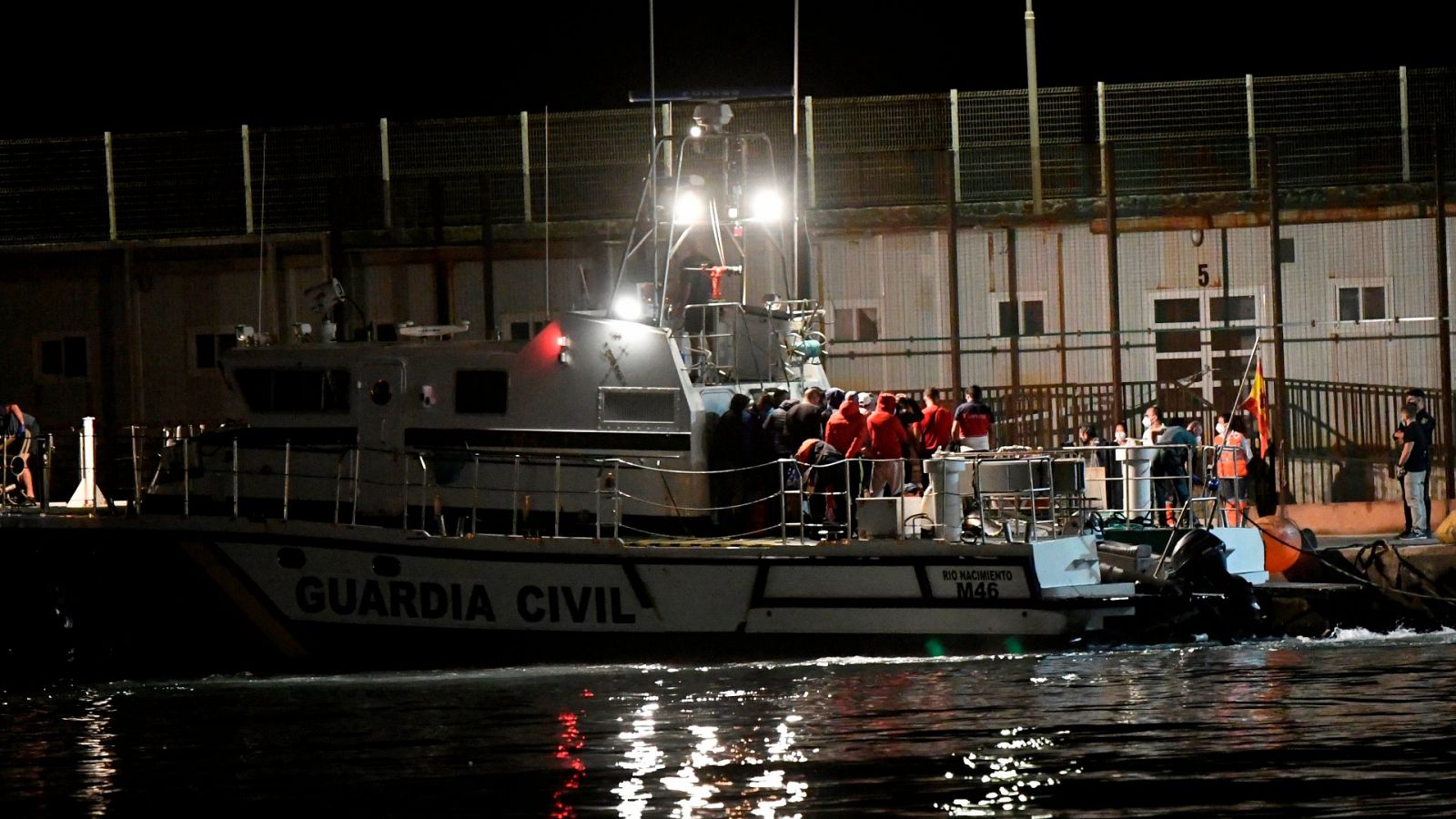 Más de 500 migrantes llegan a las costas españolas en patera este fin de semana