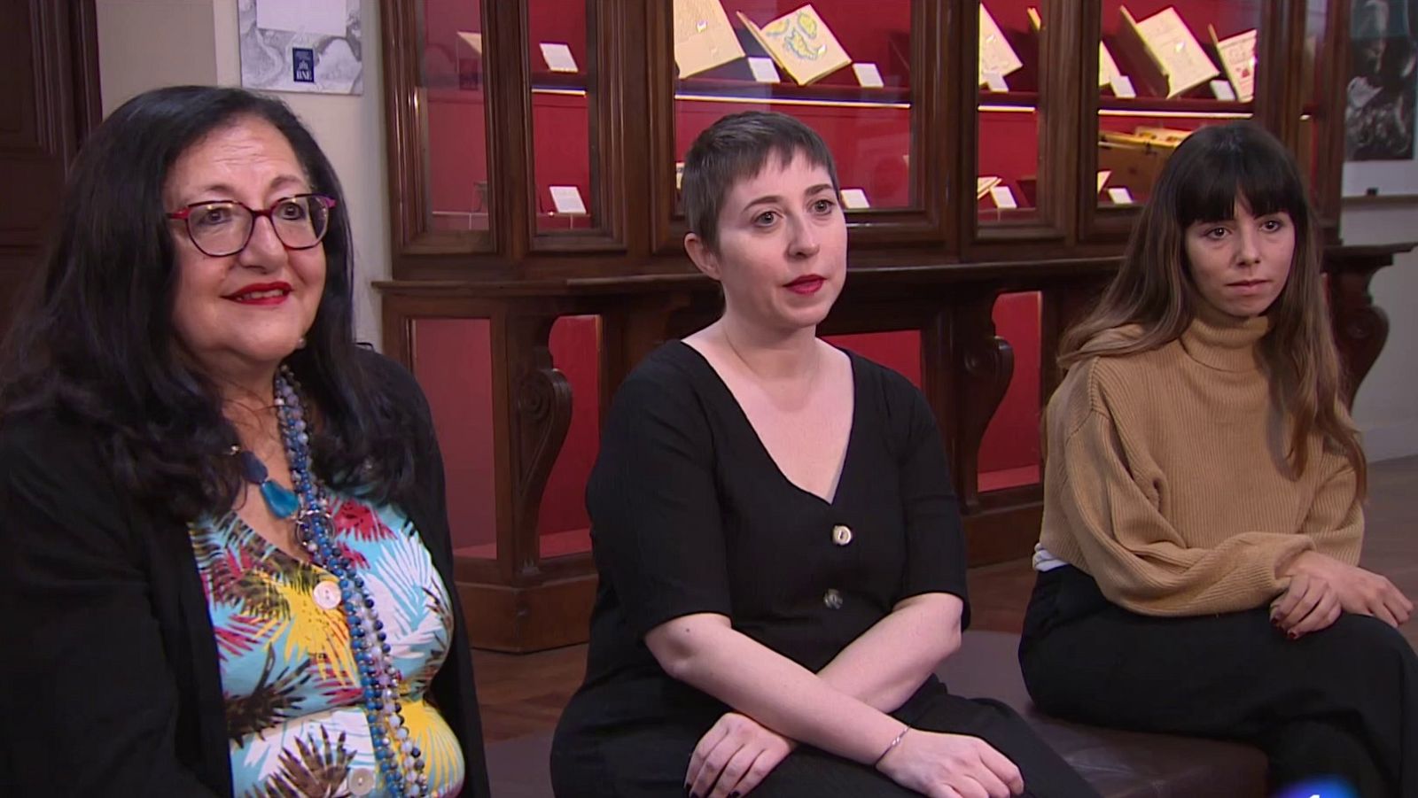 Celebramos el 'Día de las escritoras' juntando a tres generaciones | Ver