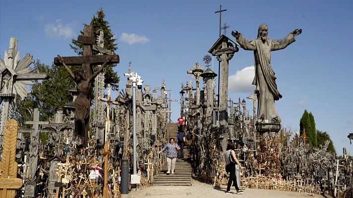 Lituania, de las cruces a la república invisible