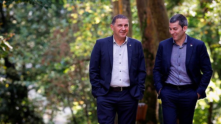 Telediario 2 - Víctimas de ETA y miembros de la banda terrorista en Vitoria