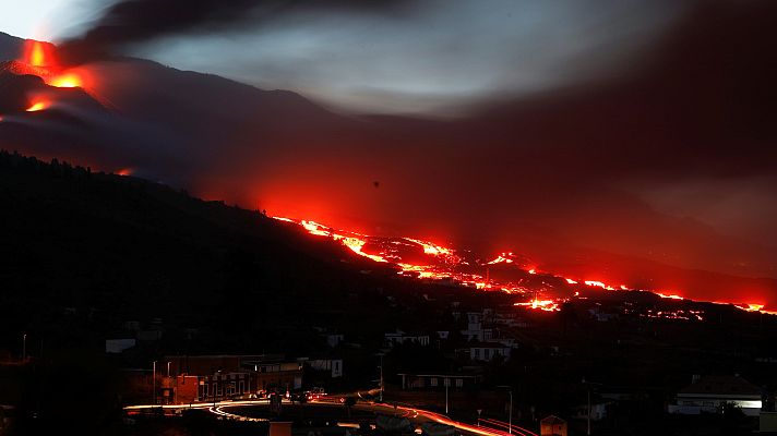 Telediario 1 - Un mes conviviendo con el volcán en erupción