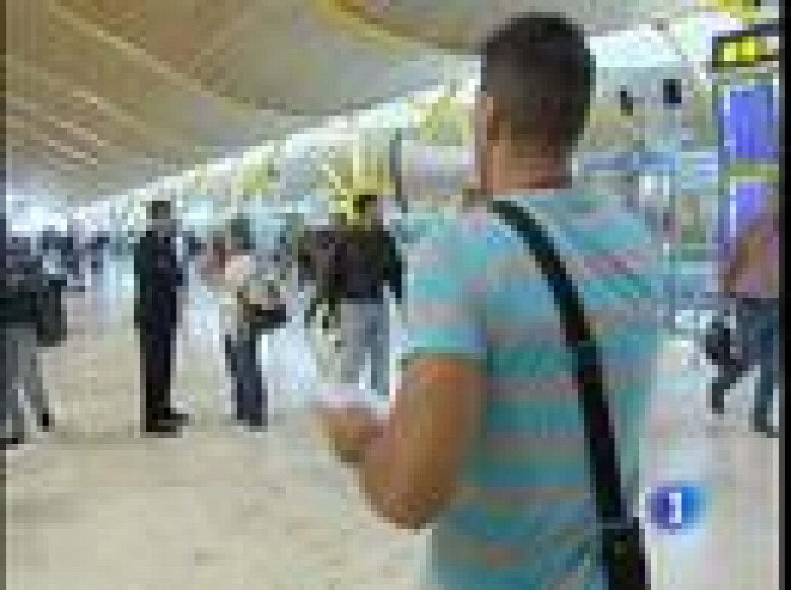 Los tripulantes de cabina de Iberia están en huelga lunes y martes | Ver