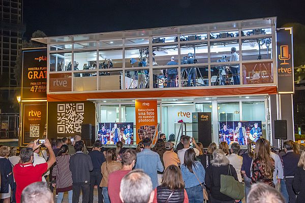 Bus set 'La gran consulta' en Plaza de Colón