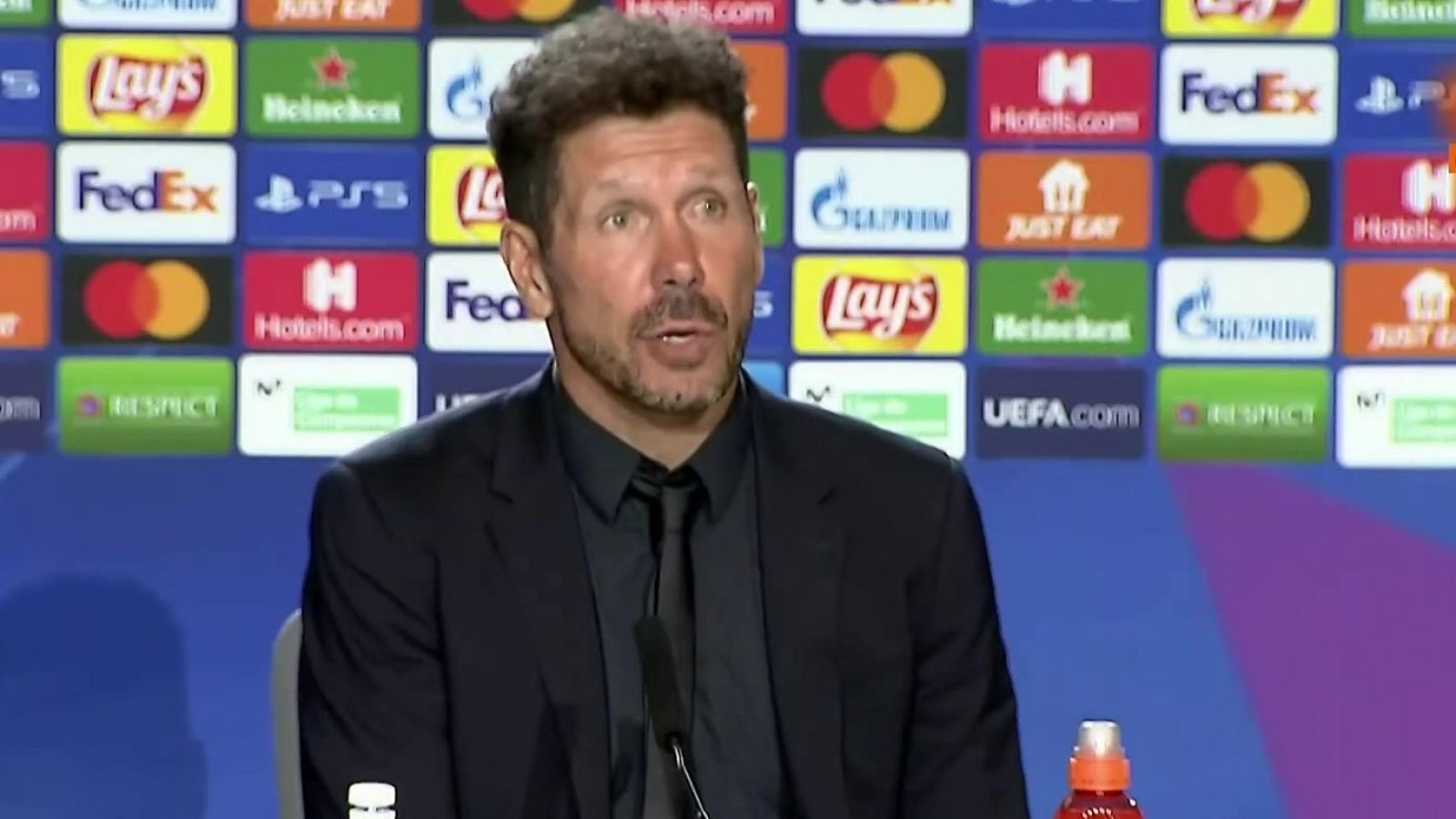 Simeone: "Los árbitros aciertan y se equivocan"