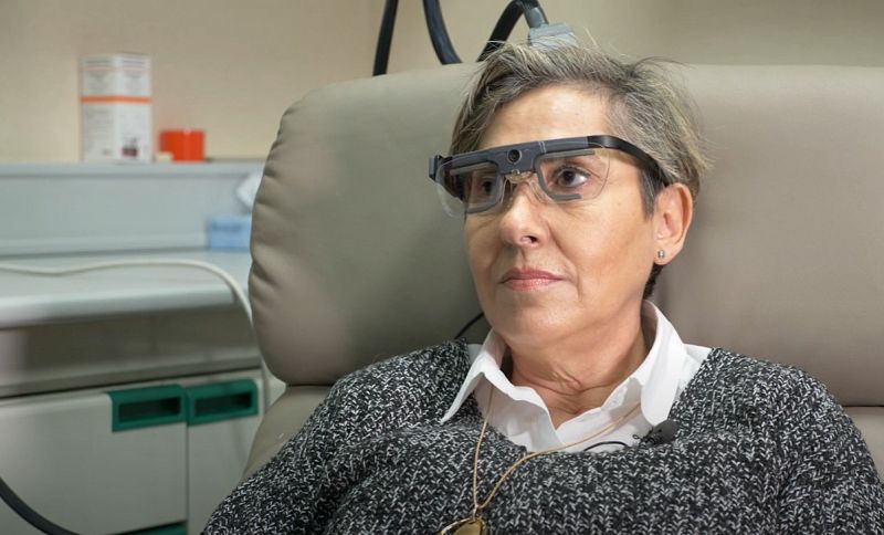 Una mujer ciega logra ver formas gracias a un implante cerebral