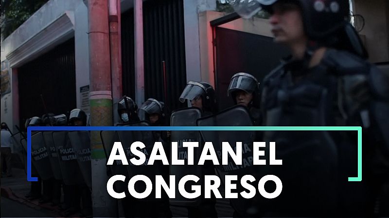 La Policía antimotines de Guatemala retoma el control del Congreso