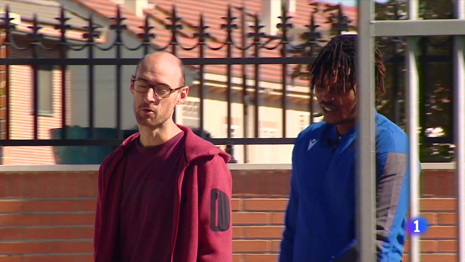 'Hermanito', una historia del encuentro casual entre un migrante y un voluntario | Ver