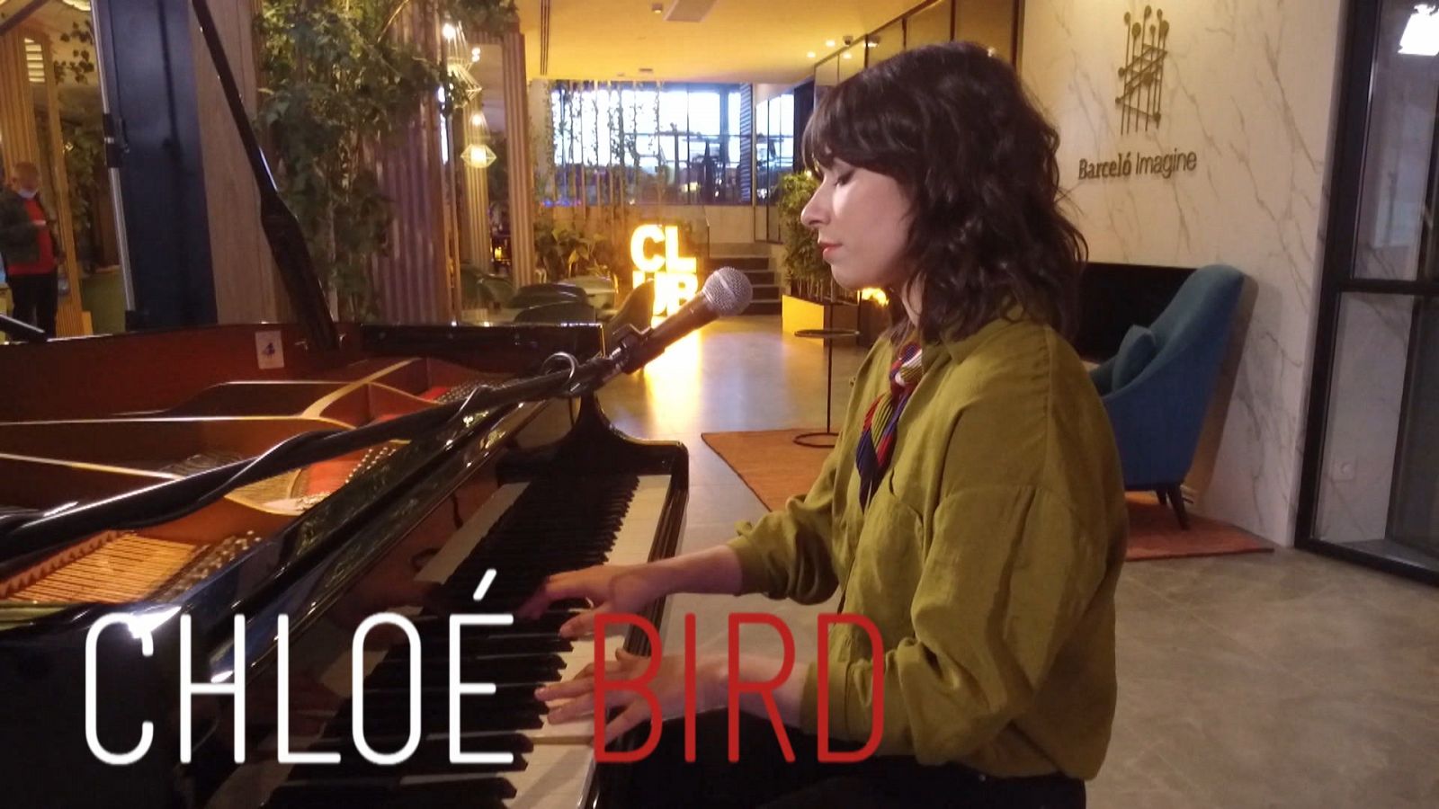 Acústico Chloé Bird en exclusica para Atención Obras: "Tu luz"