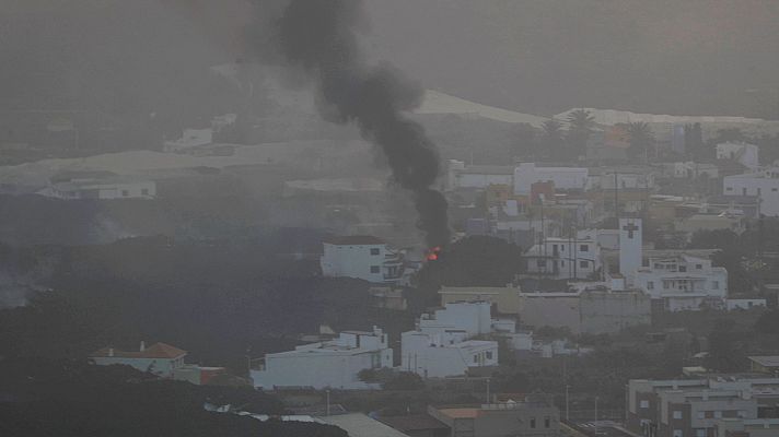 La colada norte aumenta en altura y espesor frente a La Laguna