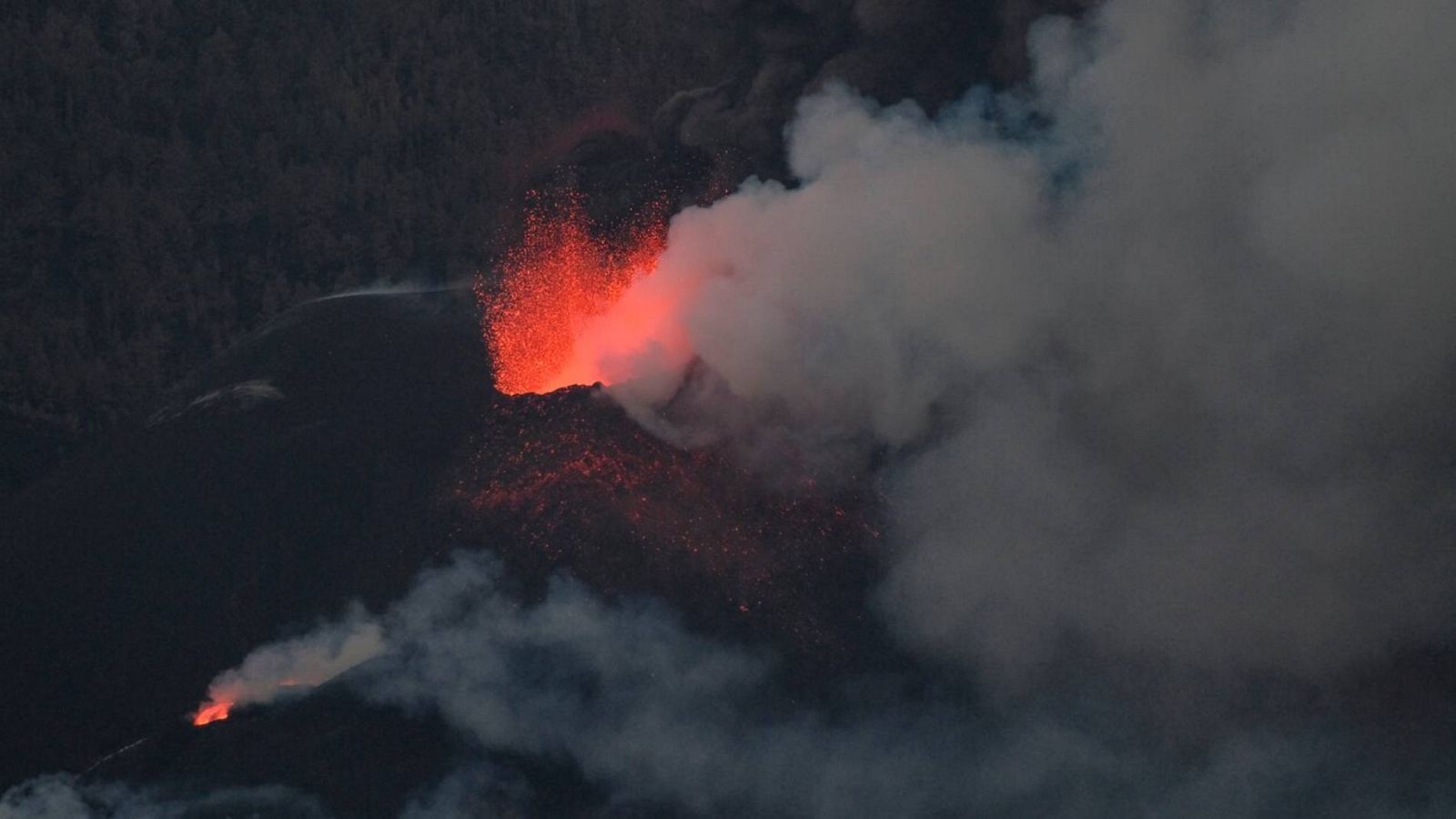 Nuevo derrumbe en el cono principal del Cumbre Vieja - RTVE.es