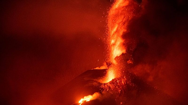 Ithaiza Domínguez, IGN: "Aumenta la cantidad de colada que se acumula en una zona y esto puede generar barreras que hagan que las coladas vayan en otras direcciones"