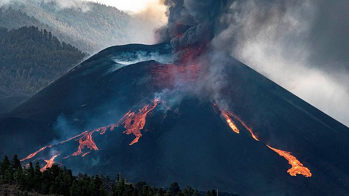 Telediario Fin de Semana - El volcán de Cumbre Vieja derrama una nueva colada y aparece otro foco emisor