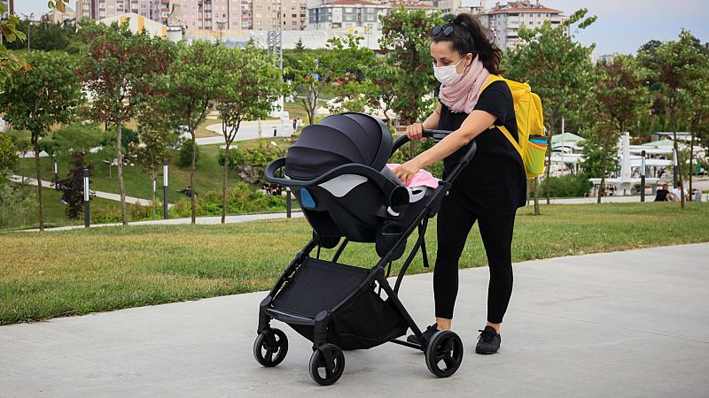 Una jueza incluye entre las razones para retirar la custodia de su bebé a una madre que vive en "la Galicia profunda"