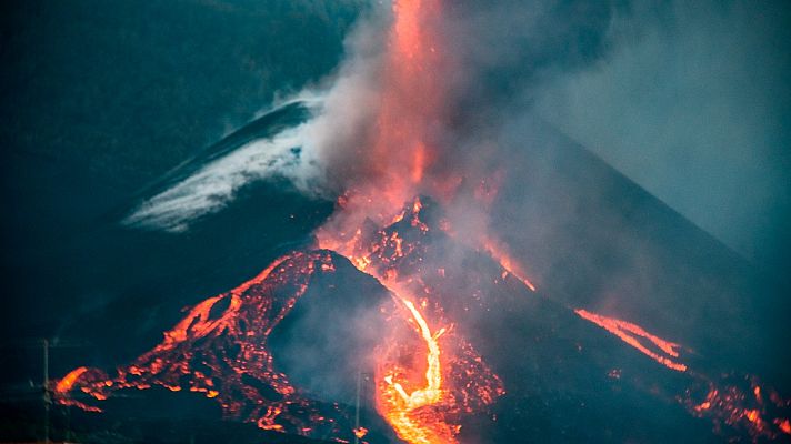 El volcán cambia su morfología y eleva 10 cm el suelo
