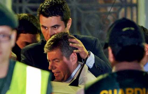  - Abuchean al alcalde de Santa Coloma