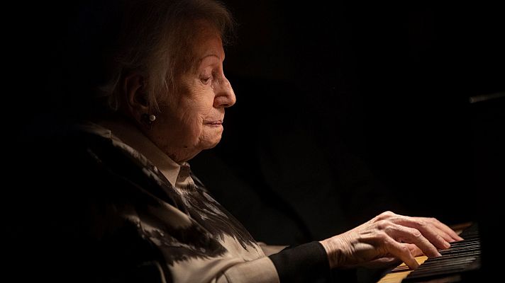 Montserrat Torrent, la organista más veterana: "Cuando toco música me siento joven"