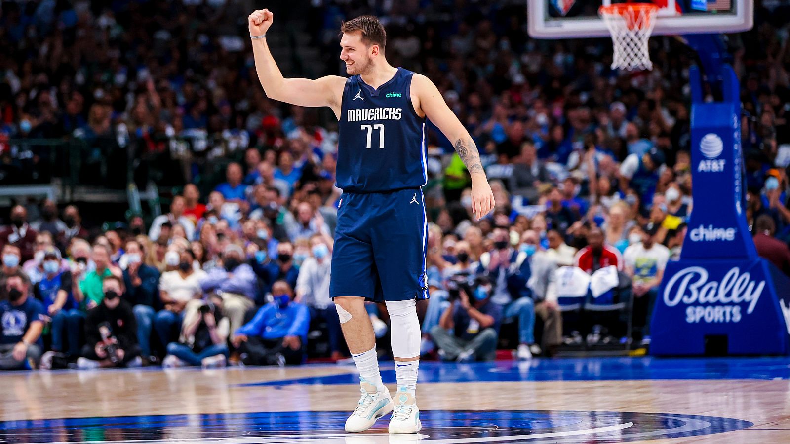 Doncic lidera la victoria de Dallas en la NBA