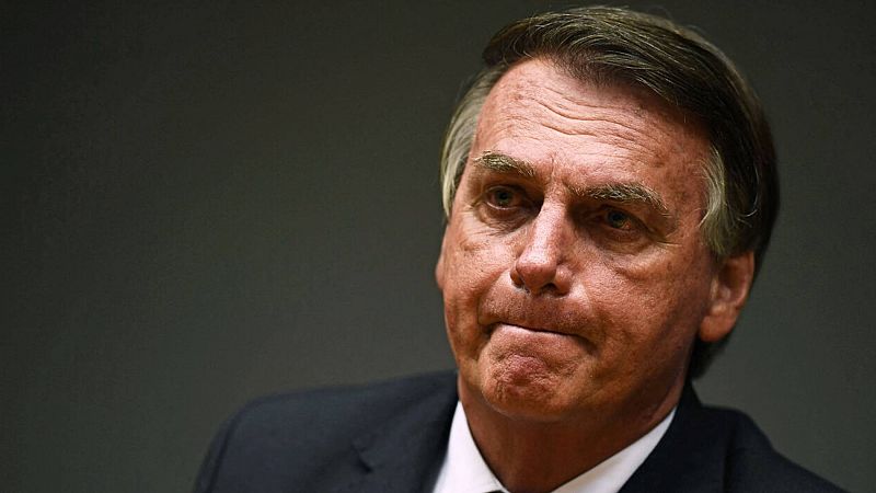 La comisión que investiga a Bolsonaro por la pandemia le califica de "asesino en serie"