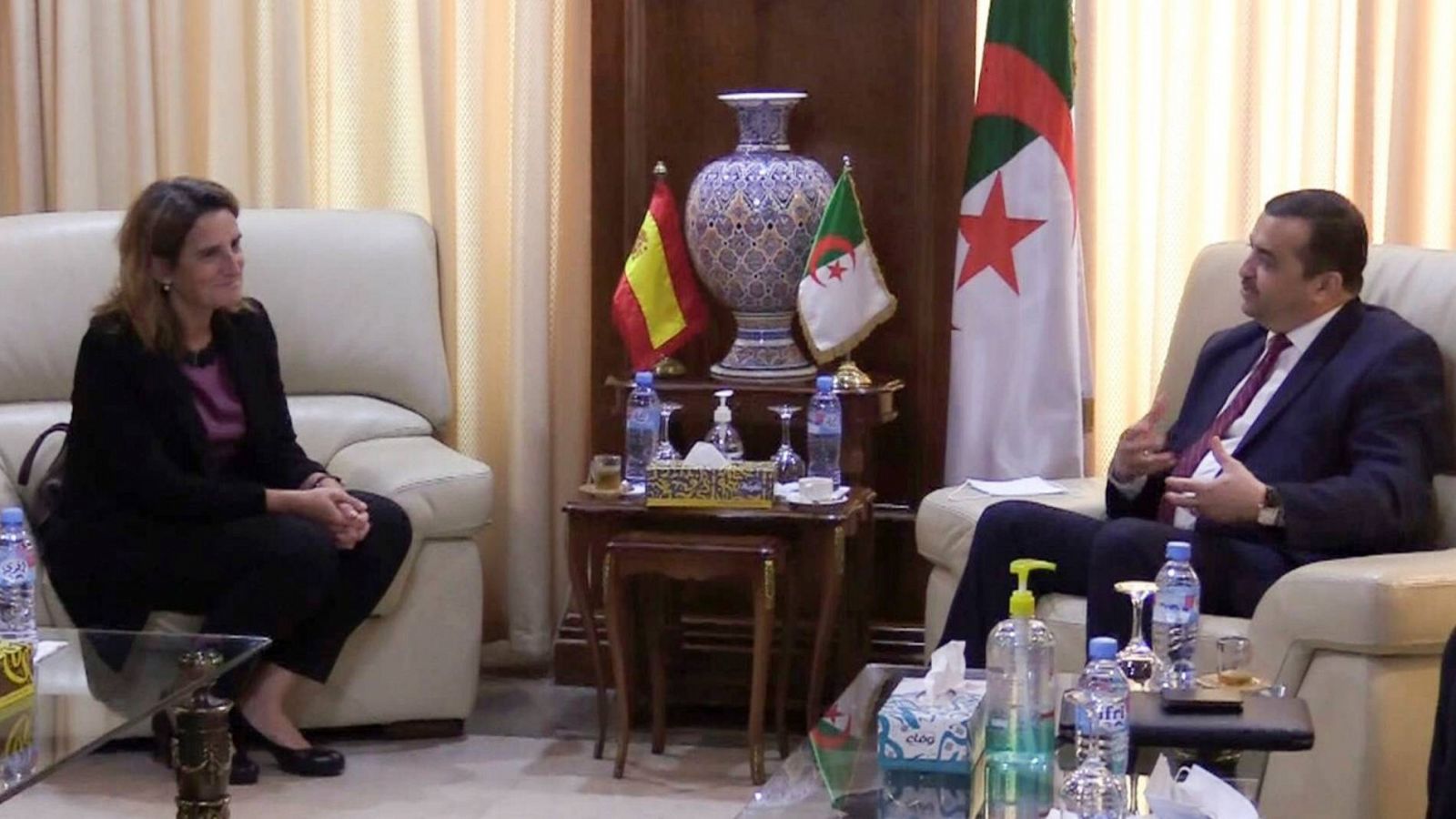 Argelia se compromete a garantizar el suministro de gas natural a España