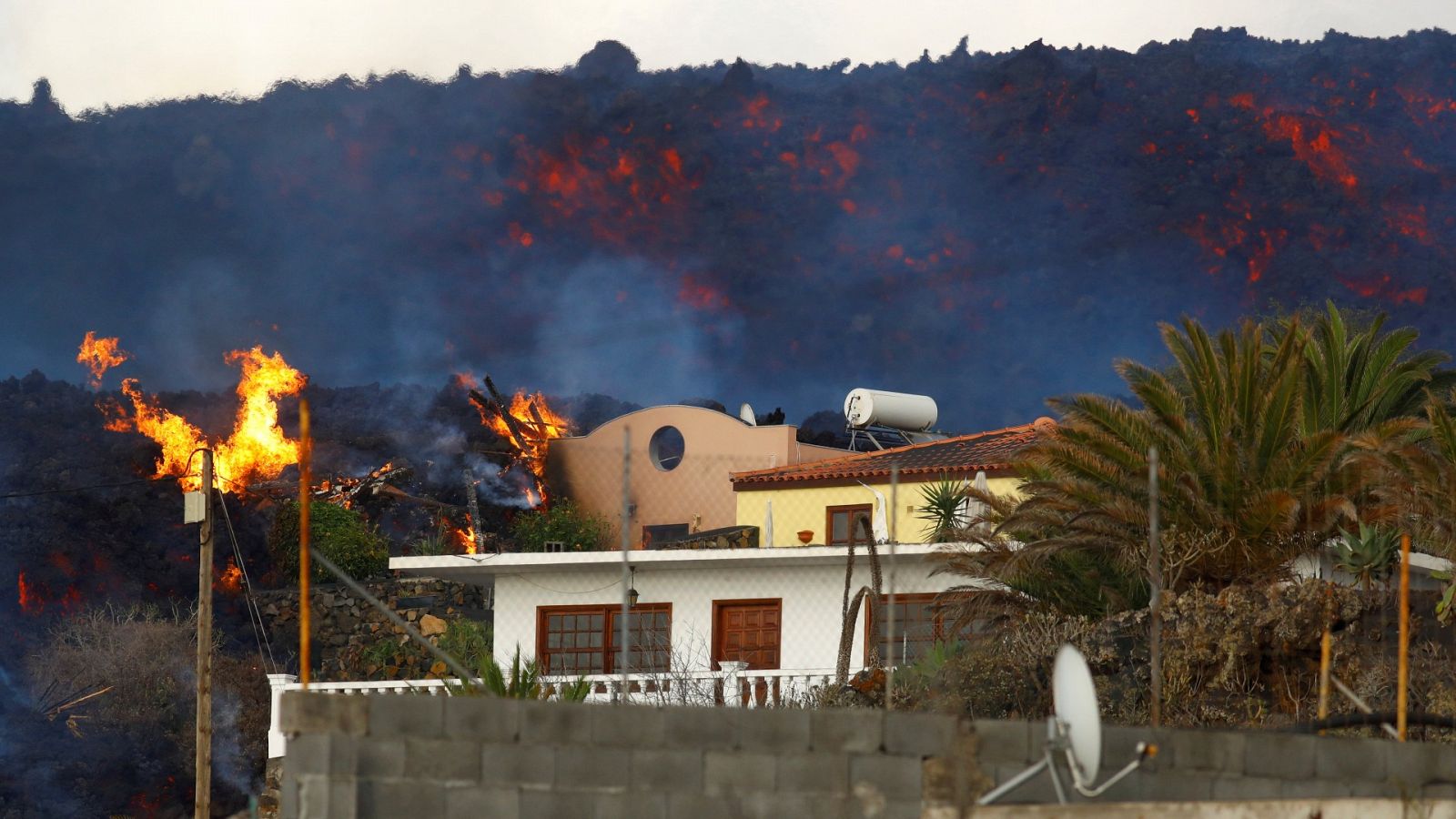 Las coladas de lava crecen en altura y vuelven a avanzar - Ver ahora