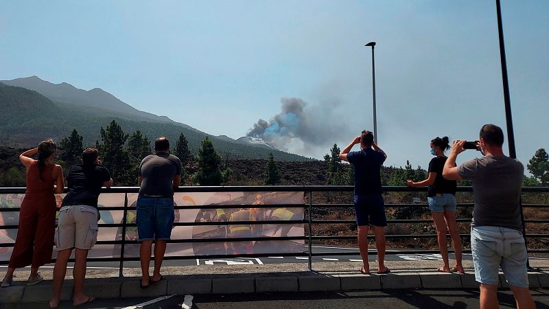 Récord de turistas en La Palma para ver el volcán