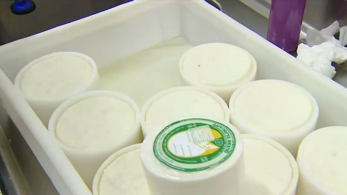 Telediario 2 - Julio, el palmero que se sobrepuso al volcán montando en sus faldas una nueva quesería en tres días