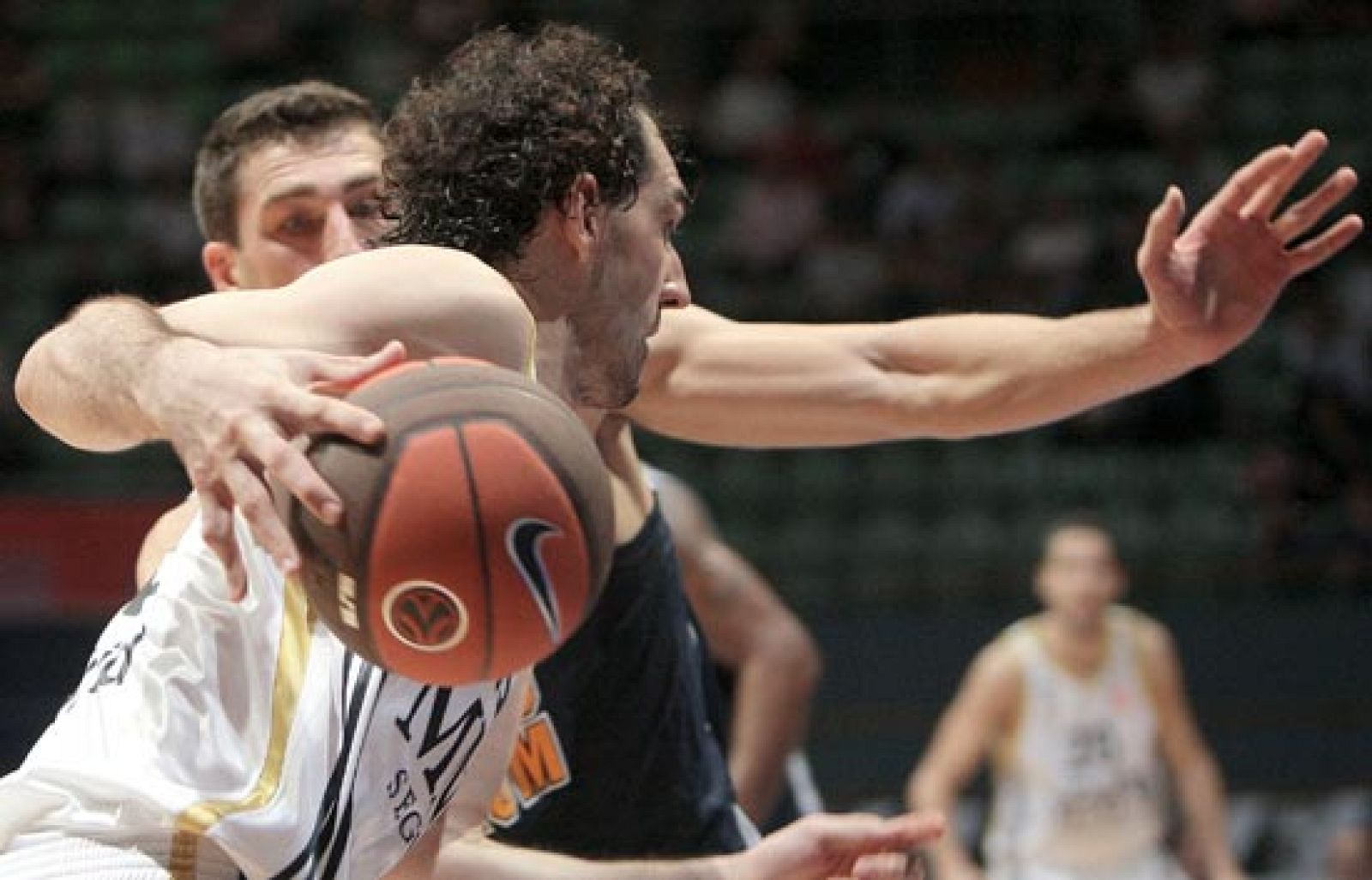 Real Madrid y Unicaja de Málaga vencieron en sus partidos de la Euroliga de baloncesto, ante Asseco Procom y Olympiakos respectivamente. 