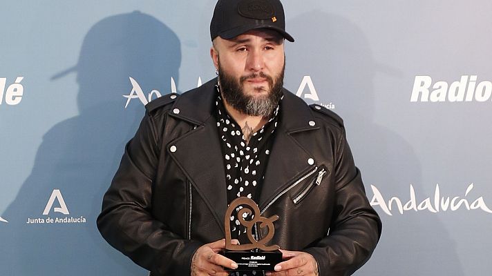 Kiko Rivera recoge su galardón en los Premios Radiolé