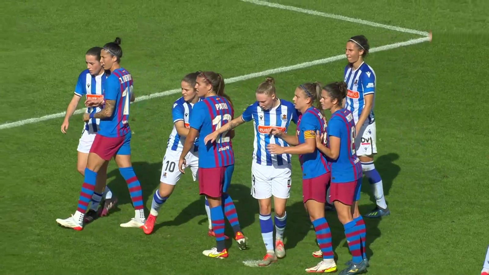 Fútbol femenino: FC Barcelona v Real Sociedad