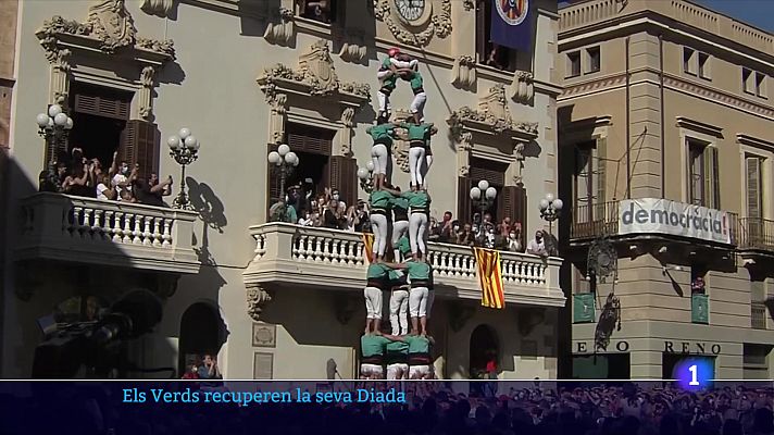 A Vilafranca del Penedès torna la diada castellera: quatre colles han tornat a omplir la plaça de la Vila