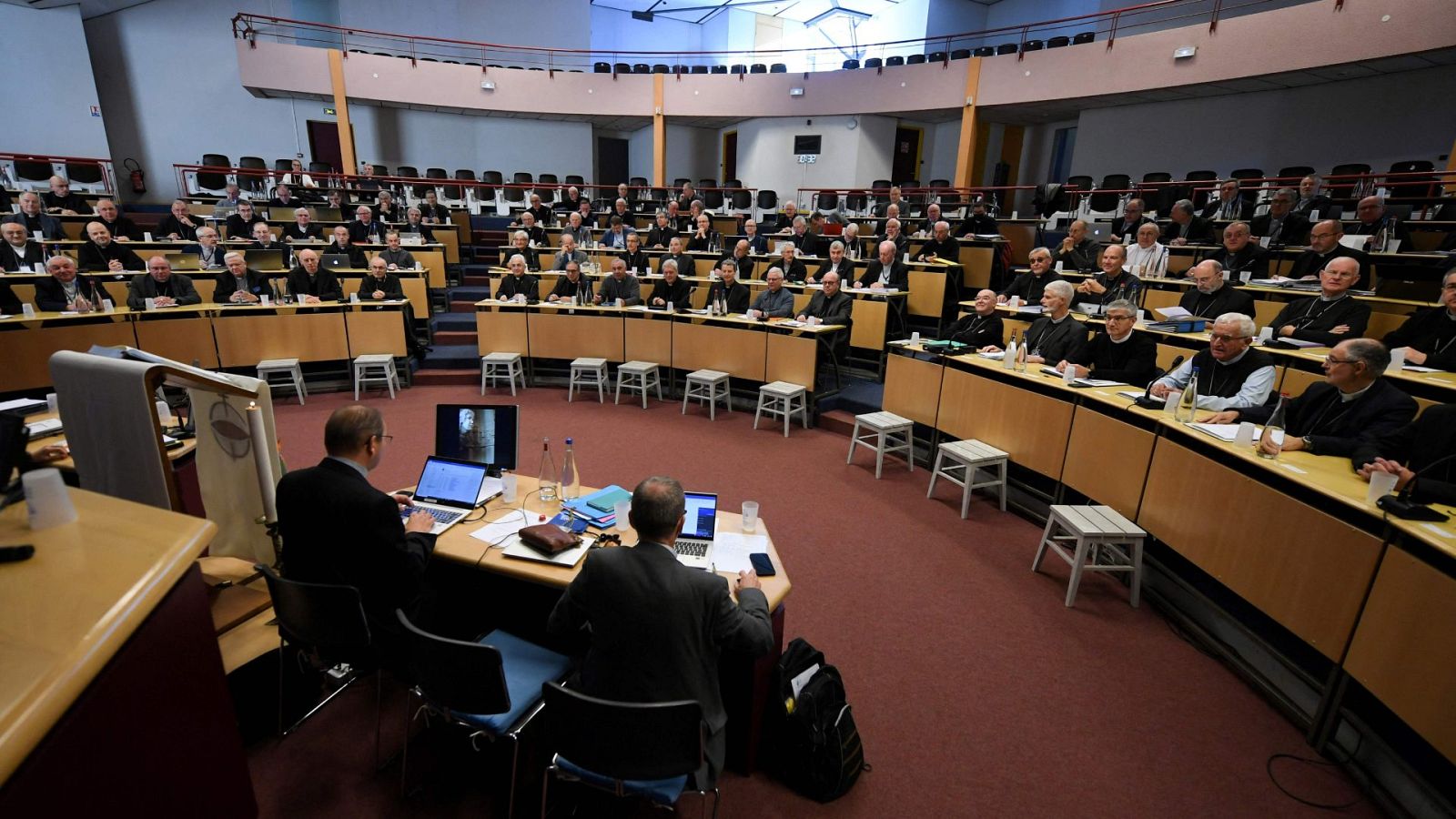 Los obispos franceses centran en la lucha contra los abusos sexuales a menores su asamblea anual