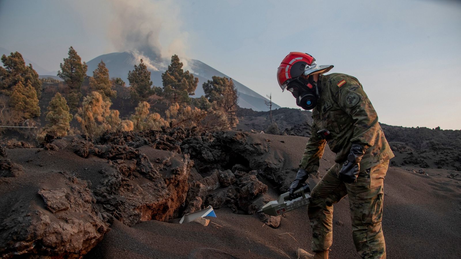 Volcán La Palma | La ceniza paraliza los vuelos y suspende las clases presenciales